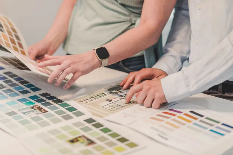 Designing for the Glance: How to Make Every Fold Count in a 15-Second Attention Economy